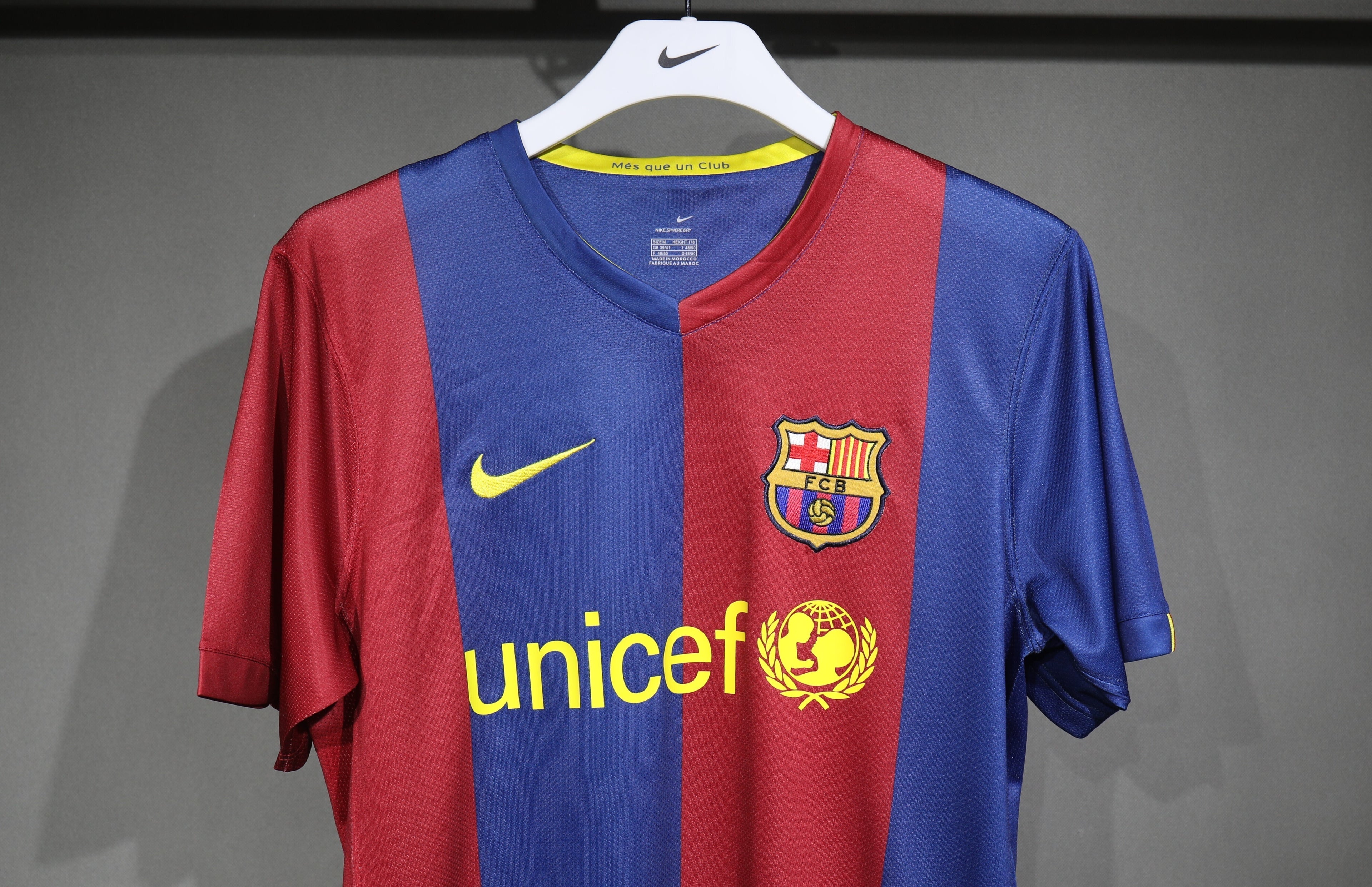 2006/07 Barcelona home player edition